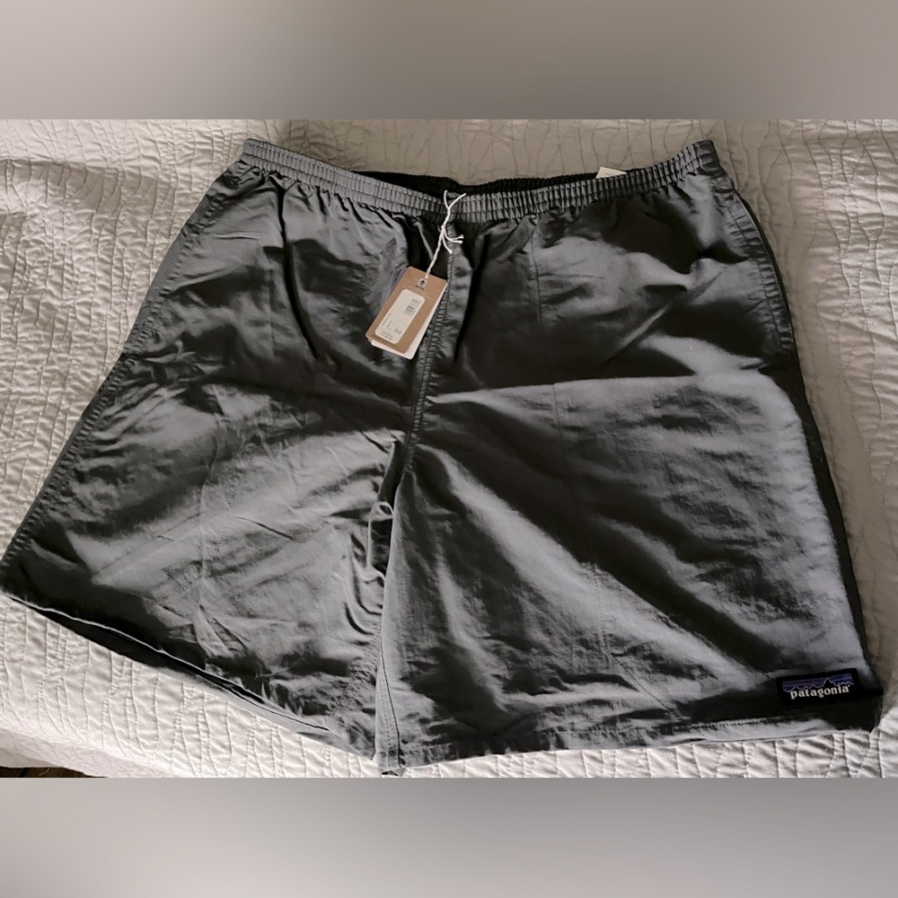 Stay cool with these 7” Patagonia baggies!